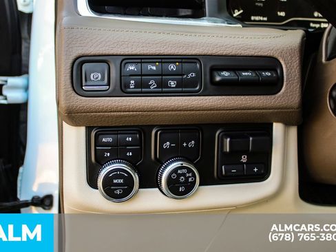 Used 2022 GMC Yukon XL Denali w/ Denali Premium Package image 31