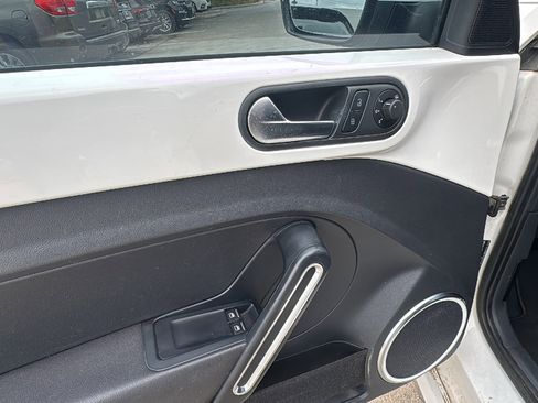 Used 2014 Volkswagen Beetle 2.5 image 10