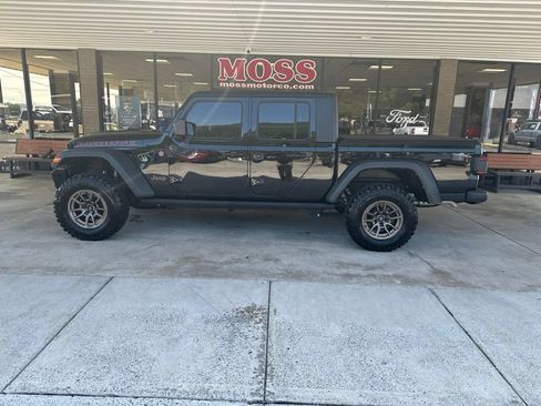 Used 2024 Jeep Gladiator Mojave w/ Technology Group AWD/4WD image 7