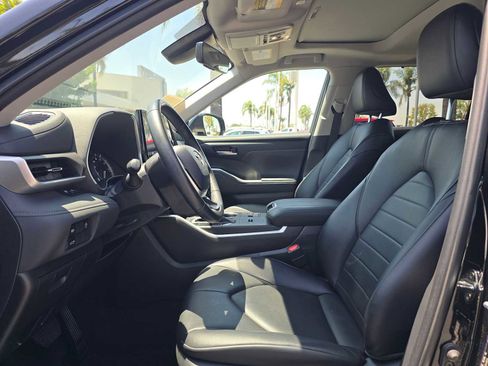 Used 2023 Toyota Highlander XLE FWD image 24