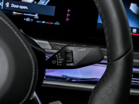 Used 2025 BMW 760i xDrive w/ Executive Package image 30