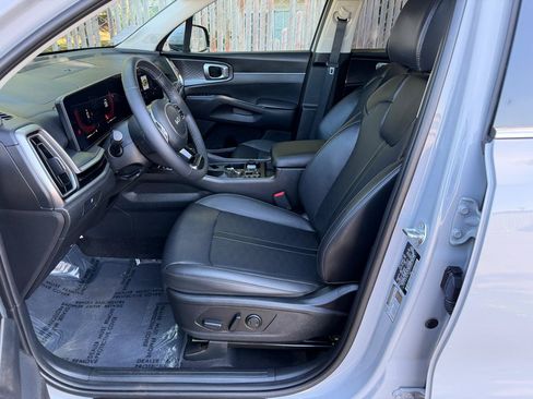 Used 2025 Kia Sorento S w/ Panoramic Sunroof Package AWD/4WD image 4
