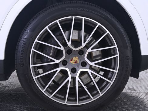 Certified 2023 Porsche Cayenne AWD/4WD image 14