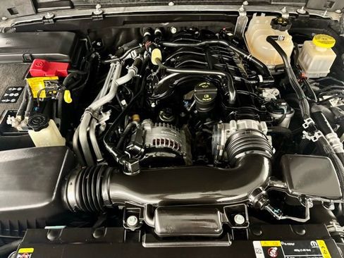 Used 2022 Jeep Gladiator Willys image 35