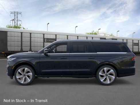 New 2026 Lincoln Navigator L Black Label AWD/4WD image 3