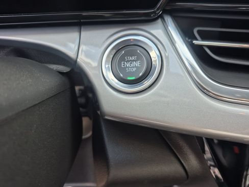 Used 2024 Chevrolet Trax LT w/ Sunroof Package FWD image 17