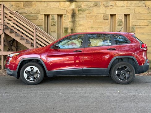 Used 2016 Jeep Cherokee Sport FWD image 30