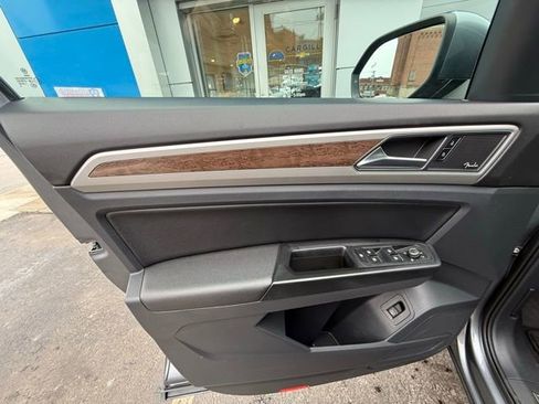 Used 2019 Volkswagen Atlas SEL Premium image 12