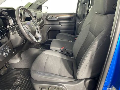 Used 2022 Chevrolet Silverado 1500 RST AWD/4WD image 2