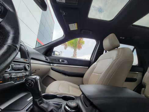 Used 2018 Ford Explorer XLT w/ Equipment Group 202A AWD/4WD image 15