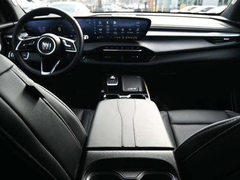 Used 2025 Buick Enclave Avenir image 3