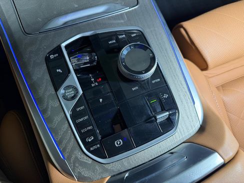 Used 2023 BMW X7 xDrive40i w/ M Sport Package AWD/4WD image 19