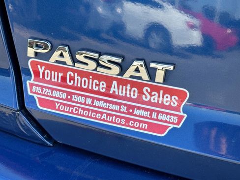 Used 2017 Volkswagen Passat 1.8T R-Line w/ R-Line Lighting Package image 5