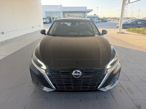 Used 2024 Nissan Altima 2.5 SV image 3