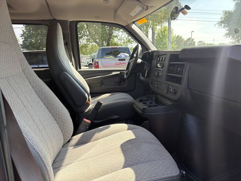 Used 2015 Chevrolet Express 3500 LS image 30