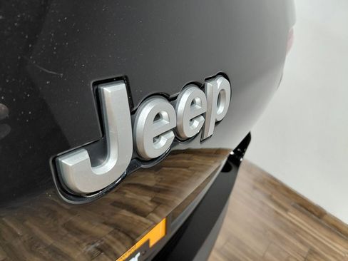 Certified 2025 Jeep Grand Cherokee L Limited image 32