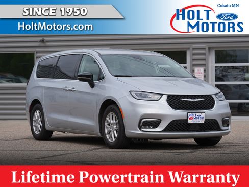 Used 2024 Chrysler Pacifica Touring-L FWD image 1