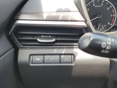 Used 2023 Nissan Altima 2.5 SV FWD image 13