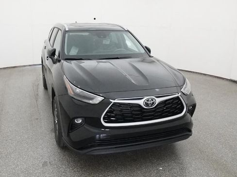 New 2026 Toyota Highlander XLE image 14