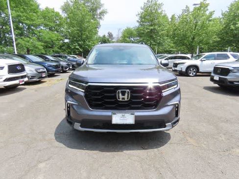 Used 2025 Honda Pilot Touring image 6
