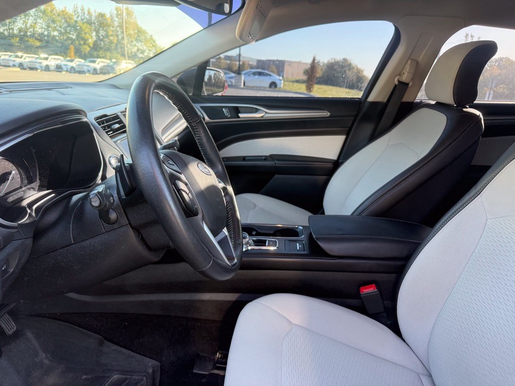 Used 2019 Ford Fusion SE w/ Equipment Group 151A FWD image 25