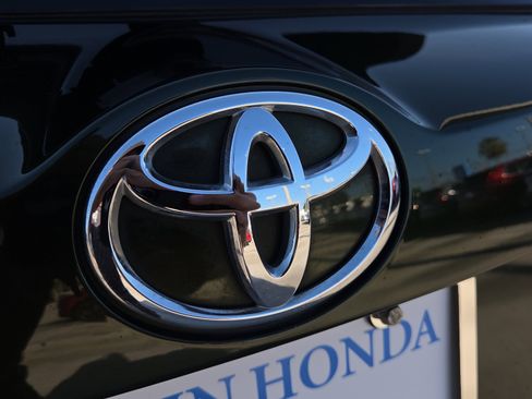 Used 2013 Toyota RAV4 Limited image 36