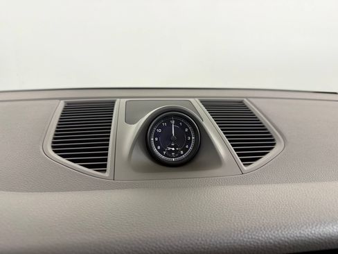 Certified 2026 Porsche Macan AWD/4WD image 22