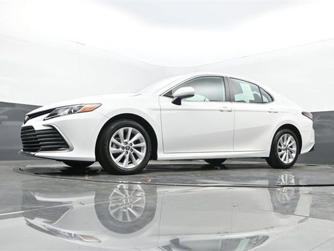 Used 2024 Toyota Camry LE image 28