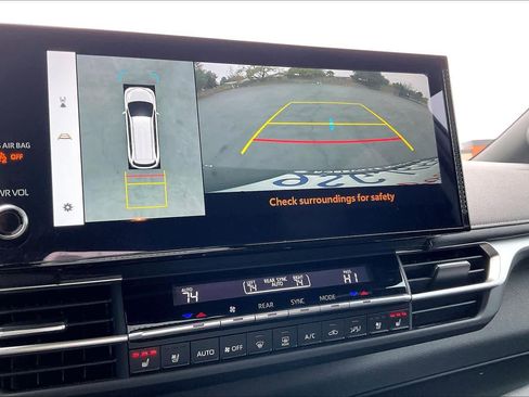 Used 2025 Toyota Sienna Platinum image 24