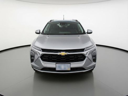 Used 2025 Chevrolet Trax LT FWD image 1