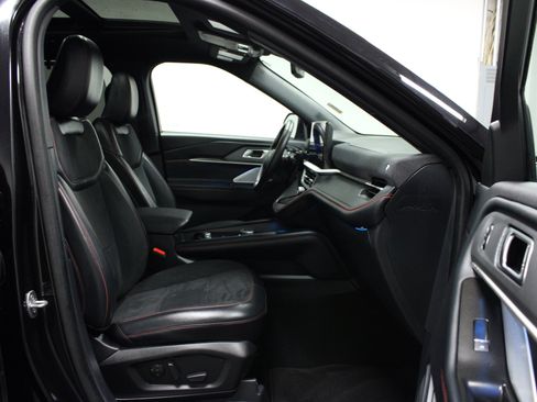Used 2025 Ford Explorer ST AWD/4WD image 17