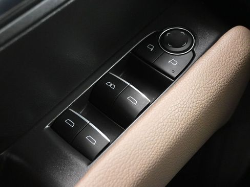 Used 2024 GMC Canyon Denali image 27