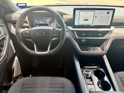 Used 2025 Ford Explorer ST-Line w/ Premium Package RWD image 13