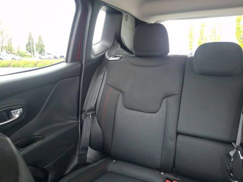 Used 2016 Jeep Renegade Trailhawk AWD/4WD image 19