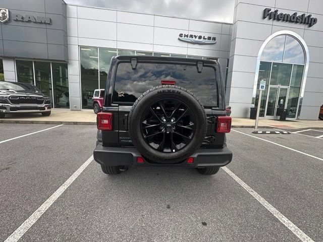 Used 2025 Jeep Wrangler Unlimited Sahara AWD/4WD image 30