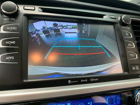 Used 2017 Toyota Highlander SE AWD/4WD image 12