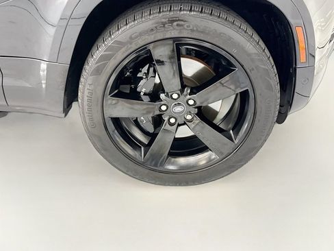 Used 2024 Land Rover Defender 90 V8 AWD/4WD image 30