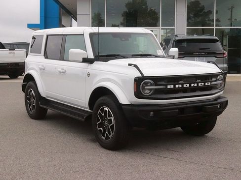 Used 2025 Ford Bronco Outer Banks AWD/4WD image 3