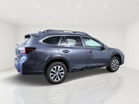 Used 2024 Subaru Outback Premium AWD/4WD image 6