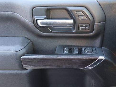 Used 2022 Chevrolet Silverado 2500 LTZ w/ LTZ Convenience Package image 12