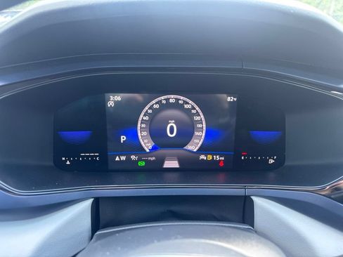 Used 2022 Volkswagen Taos SE FWD image 16