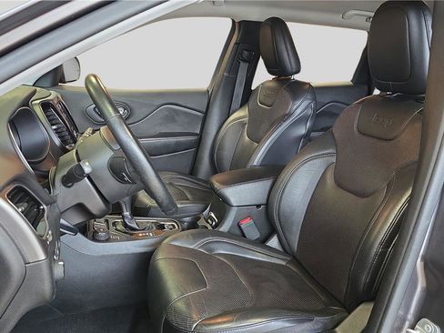 Used 2019 Jeep Cherokee Limited image 11