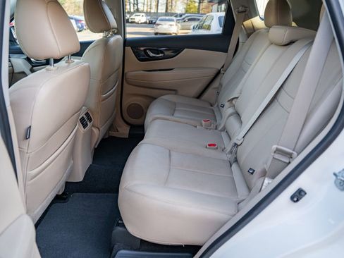 Used 2017 Nissan Rogue SL w/ SL Premium Package image 18