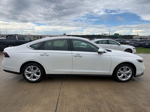 Certified 2025 Honda Accord LX image 9