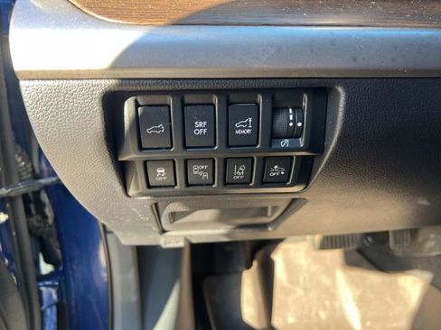 Used 2017 Subaru Outback 3.6R Touring image 11