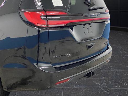 New 2026 Chrysler Pacifica Limited w/ S Appearance Package AWD/4WD image 39