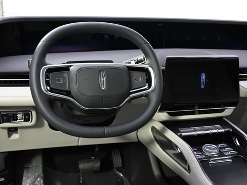 New 2026 Lincoln Nautilus Reserve w/ Jet Appearance Package image 12