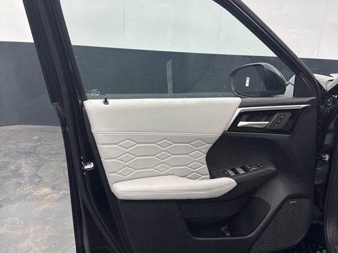 New 2025 Mitsubishi Outlander SEL image 15
