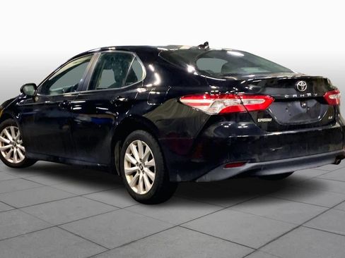 Used 2019 Toyota Camry LE image 11