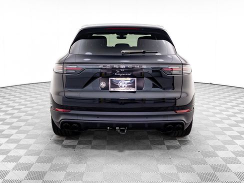 Certified 2022 Porsche Cayenne Platinum Edition image 10